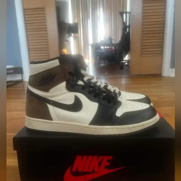 JORDAN 1 Mocha - Picture 2 of 5